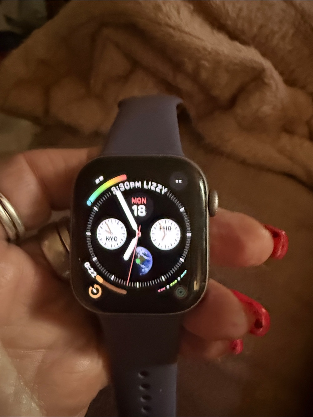 Apple Smartwatch Series 8 with purple silicone watch and - Picture 3 of 3